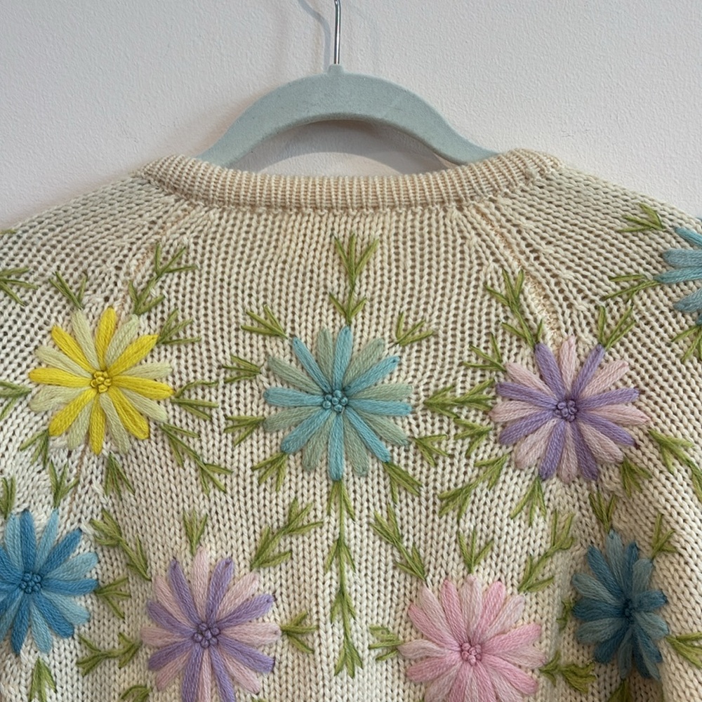 Vintage 100% Wool- Hand Made - Floral Embroidered sweater cardigan - Picture 8 of 10